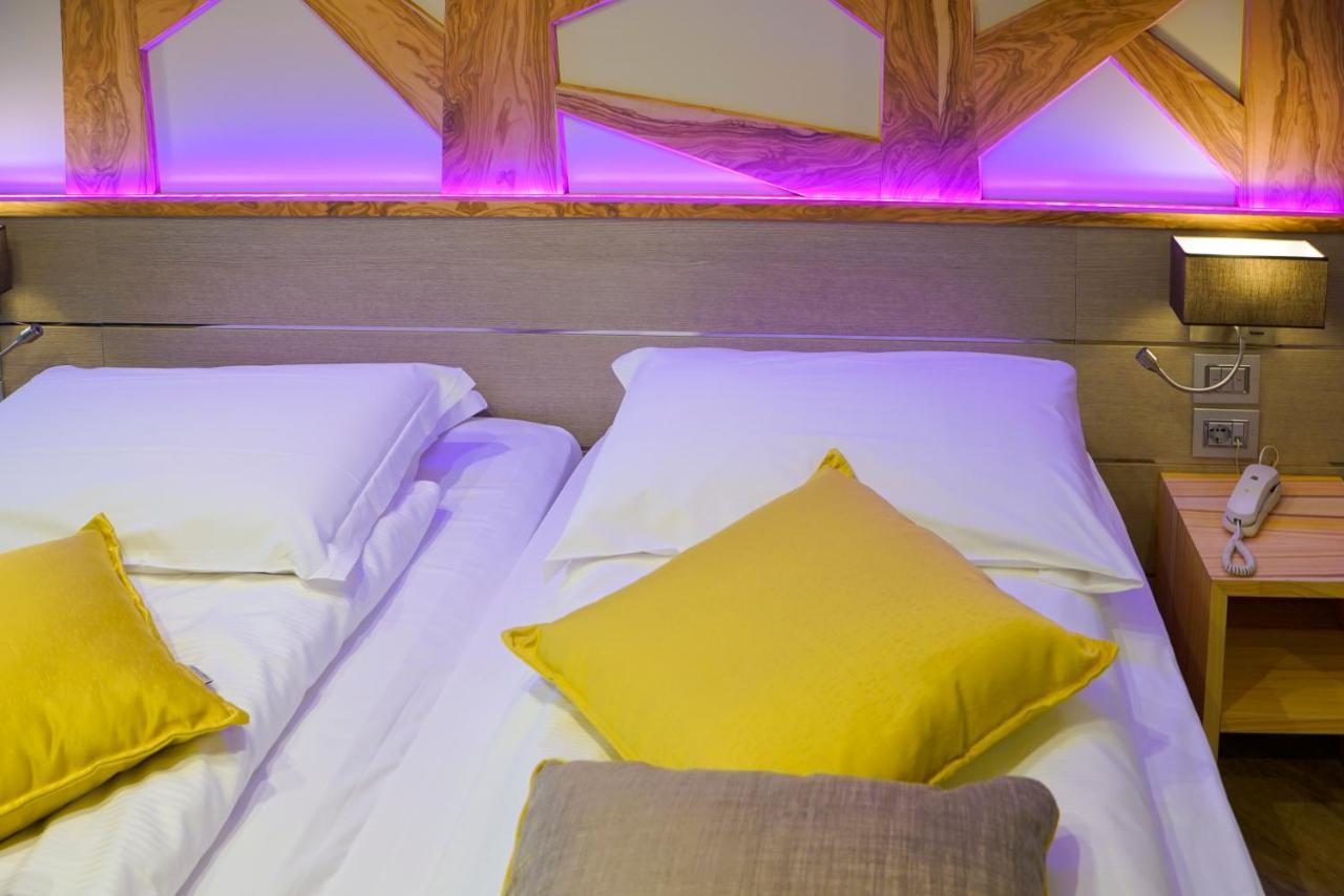 Aktivhotel Santalucia Torbole Sul Garda Exterior foto