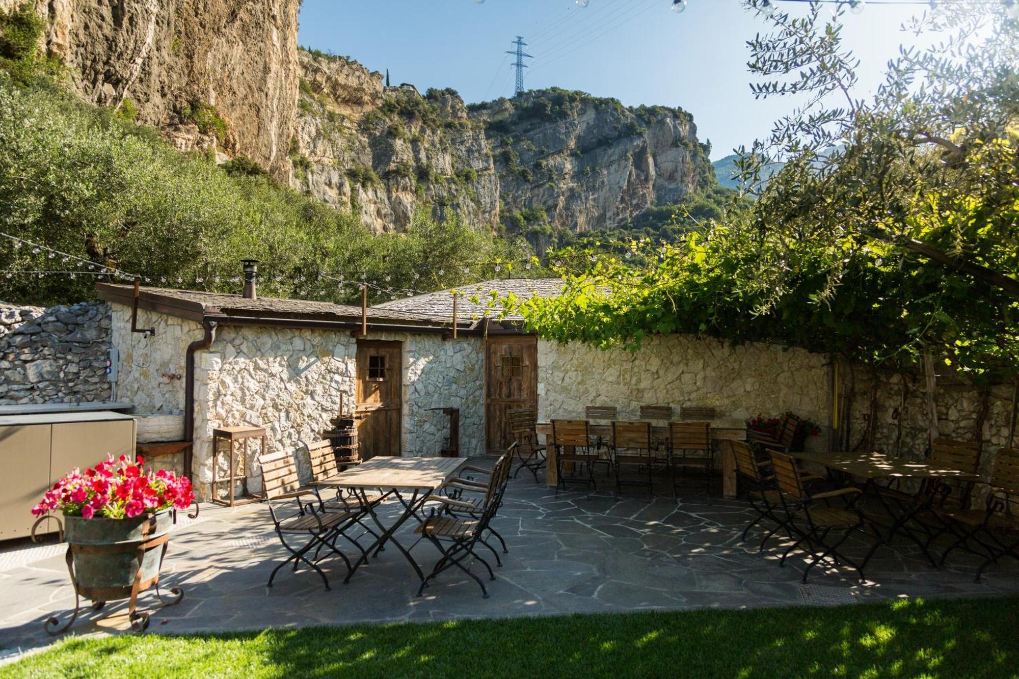 Aktivhotel Santalucia Torbole Sul Garda Exterior foto